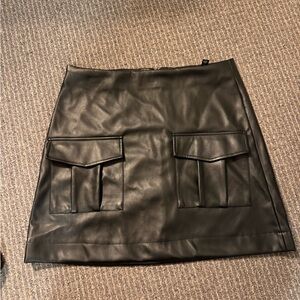 Vero Moda black vegan leather skirt M